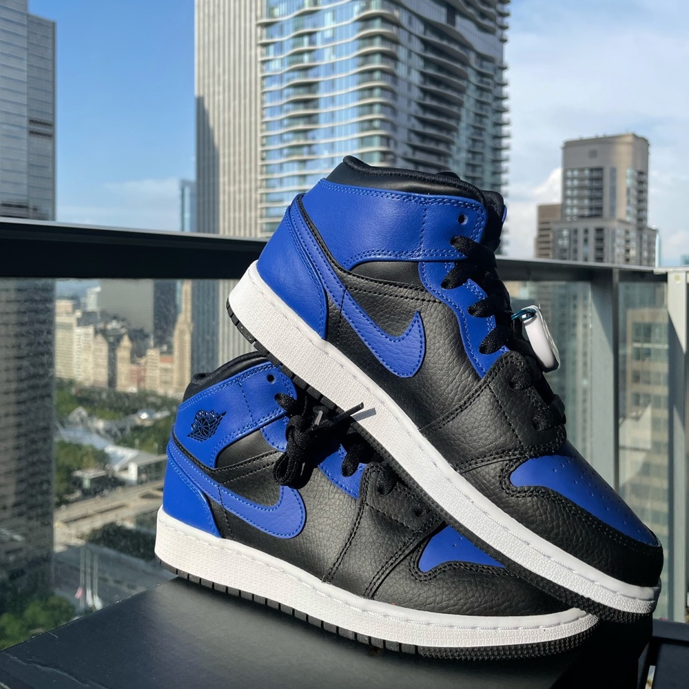🚨BRAND NEW Air Jordan 1 Mid GS W/ 📦
